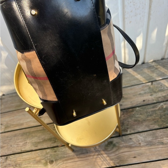 Burberry Checkered Bag with Gold Detail - Picture 3 of 3
